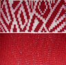 Simulknit Jacquard, dus achterzijde breiwerk effen kleur. Naalden voorbed 1 in werking, twee buiten werking, etc.